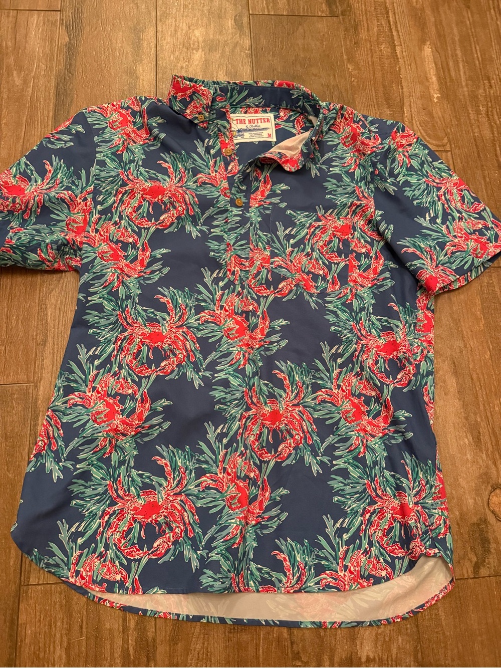 Chubbies medium nut butter men’s dry fit button down
